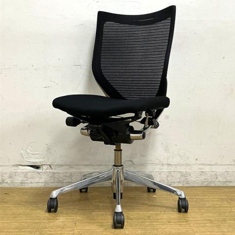 オカムラの人気シリーズ　バロンチェア　背メッシュ　座クッション　ローバックモデル　ブラック×ポリッシュ脚　【愛知・名古屋・豊田・静岡・浜松】