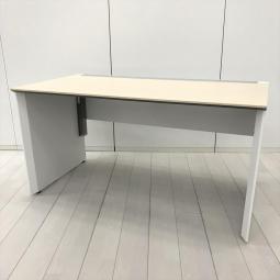 【ゆとりのあるワークスペースで作業効率アップ！】■コクヨ(KOKUYO)製　ワークヴィスタ(Work Vista)シリーズ　フリーアドレスデスク　平机　W1400×D725㎜　■幕板付き　■天板：木目調ナチュラル/ホワイト