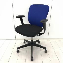 【在庫入替セール品！（本在庫限定価格）】【ミドルクラスの定番チェア！一人ひとりにマッチする座り心地】■イトーキ（ITOKI）製　プラオチェア（PRAO）　ローバック　可動肘付き　■ランバーサポート付　■ブルー×ブラックシェル【弊社使用欄：A01058008】【HU】