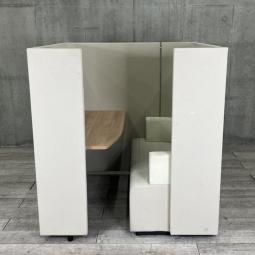 【商談、ミーティングを快適に行えるワークブース！】■コクヨ（KOKUYO）製　ブラケッツシリーズ（Brackets）　集中ワークブース　1人用パーテーションブース　■ソファ/テーブル　■ホワイトブラウン　ライトベージュ　■ナチュラル天板 【ABW商材】【関東倉庫在庫品】【弊社使用欄：A01076205】