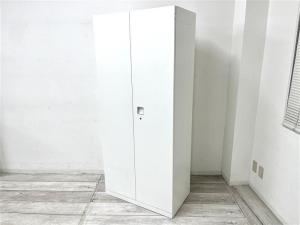 【定価約13万円】【レア！オフィスに馴染む書庫型キッチンキャビネット！】■オカムラ　レクトライン　■キッチンキャビネット　■シリンダー錠　コンセントユニット付