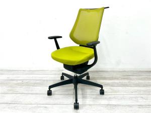 【定価約14万円】【新感覚の座り心地でオフィスワークを快適にサポート！】■コクヨ/イングチェア　■肘付ハイバック　■グリーン　■背面メッシュ　■コートハンガー