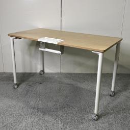 【関西倉庫在庫】【定価約10万円】【フレキシブルに使用可能なキャスター付きワークテーブル！】■イトーキ（ITOKI）製　アクティブフィールド（Active Field）　ワークテーブル　パーソナルテーブW1200×D600㎜　■キャスター付き　■天板：木目調ナチュラル　配線カバー/配線受け/脚：ホワイト【弊社使用欄：A01075440】