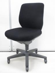 【ダブルクッション構造で体にフィット！！】■コクヨ　セディスタチェア　ブラック　■フローリングでの使用に適したゴムキャスター仕様！【KOKUYO　SEDISTA】