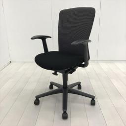 【博多店倉庫在庫】【ローコストチェアの定番！厚めのクッションが体をサポート！】■ウチダ(UCHIDA)製　ルディオ(Ludio)シリーズ　肘付ハイバックチェア　クッションタイプ　■固定肘　■背面：ダークグレー/座面：ブラック＊良品を格安で！「オフィスバスターズ福岡南店」は、福岡を拠点として、全国へ中古オフィス用品・オフィス家具を提供しております。