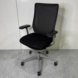 【在庫セール品：1脚限定】【T6】■オカムラ（okamura）製　コーラル（Choral）チェア　肘付ハイバック　背面メッシュ　■ブラック　■固定肘【厚めのクッションで快適な座り心地を実現！】