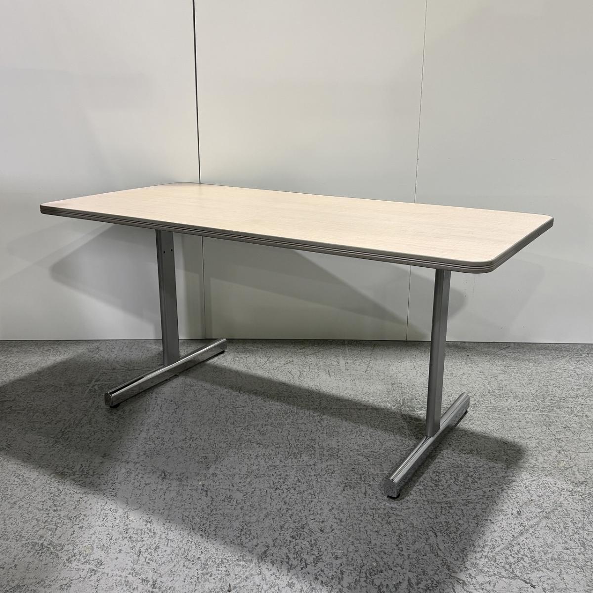 【在庫セール品：1台限定】【T6】■イトーキ（ITOKI））製　角テーブル　ミーティングテーブル　T字脚　■木目ナチュラル【使い勝手の良い横幅1500㎜タイプ！2～4人での会議におすすめ！】
                        その他シリーズ
                                    中古
            