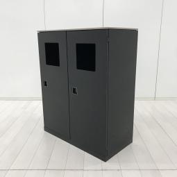 【リフレッシュスペースでのご利用にもオススメ！】■オカムラ(Okamura)製　レクトライン(Rectline)シリーズ
■分別ダストボックス　■リサイクルトラッシュユニット　2連片開きトラッシュボックス　ゴミ箱　■ブラック　■ナチュラル天板　【カフェ調オフィスにオススメ！】
