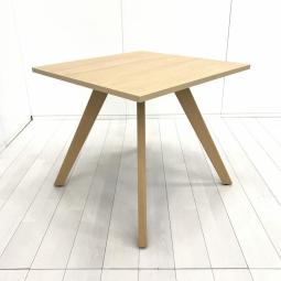 【オフィスに、カフェのような心地よさを！】■コクヨ(KOKUYO)製　デイズオフィス(DAYS OFFICE)　ウッドチルトシリーズ　ミーティングテーブル　W800×D800×H720mm　■木目調ナチュラル　/オススメ(おすすめ) /人気商品【弊社使用欄：A01042145】