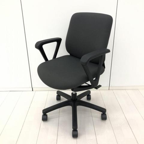 【中古】トルテR KZ-240GB-T1W2 イトーキ（ITOKI） 肘付ローバックチェア