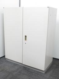 多種多様なサイズや収納タイプを組み合わせて多目的に展開可能なキャビネット
イトーキ/シンライン/両開き/ローキャビネット
