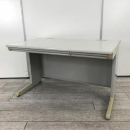 【スタンダードなデザインで使いやすい！人気の横幅1200mm】■オカムラ（okamura）製　SD-Vシリーズ　平机　引き出し付き　■幅：1200mm　■ライトグレー