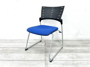 【定価約5万円】【上質な座り心地で安定感抜群な大人気マノスチェアが入荷いたしました！】■イトーキ/マノスチェア　■スタッキングチェア　■ブルー