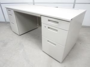 ☆W1600mm！【ゆとりのあるワークスペースで作業効率アップ！】■コクヨ製　両袖デスク　W1600×D700×H700mm　■大きめサイズでマネージャー用デスクとしてもオススメ！【大型デスク】