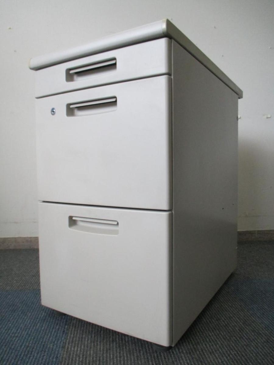 【定価約６万円】【定番の人気な３段脇机】■コクヨ/新BSシリーズ　■脇机３段　■ライトグレー　■BSシリーズ３段脇机
                        新BS
                                    中古
            