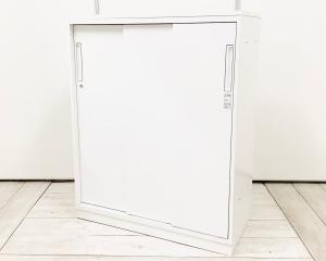 【使い勝手抜群！定番引き違い書庫！】■KOKUYO（コクヨ）製　EDIA（エディア）　ホワイト　■引き違い書庫　3枚引き戸　シリンダー錠　ホワイト天板付き