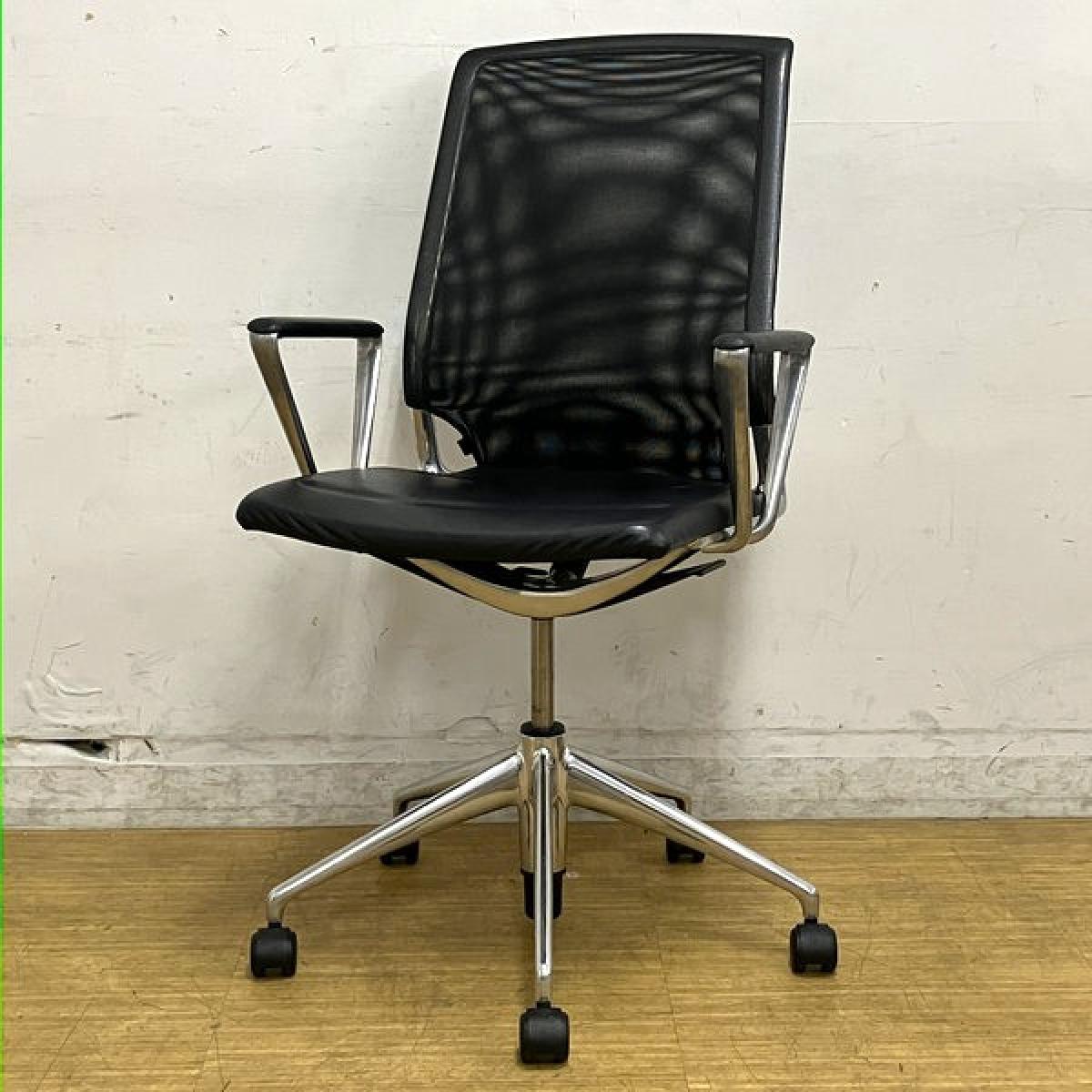 vitra(ヴィトラ)　Meda Chair(メダチェア)　デザイナー：アルベルト・メダ氏　座：レザー　背：メッシュ　【デザイナーズ家具】
                        メダチェア
                                    中古
            