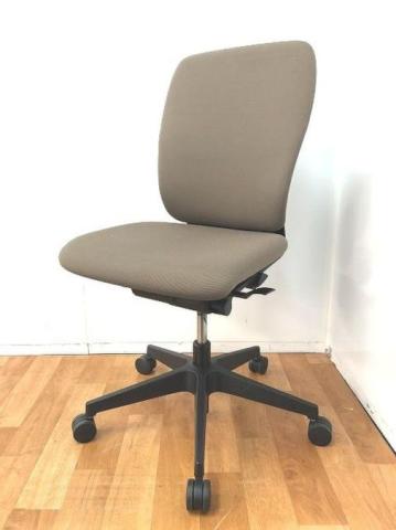 【中古】フルゴ  イトーキ（ITOKI） 肘無ローバックチェア