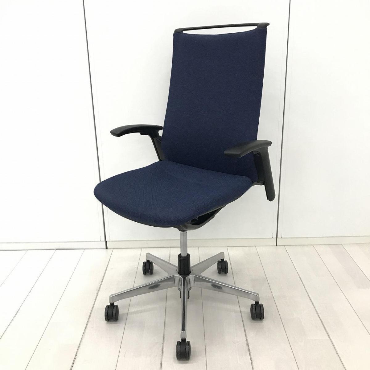 【スタイリッシュさが人気のオフィスチェア！執務チェアにも会議用チェアにも最適！】■オカムラ(okamura)製　　モード(mode)チェア　肘付ハイバック　クロスバックタイプ　■可動肘　■ブルー【2606】【A01078164】
                        モード
                                    中古
            