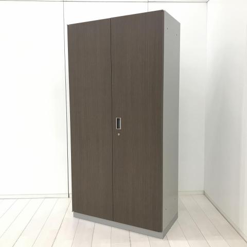 【在庫入替セール品！（本在庫限定価格）】【シックなイメージで人気の木目カラー！豊富な収納スペースでオフィス書類をスッキリ整理！】◇イトーキ(ITOKI)製　◇シンラインキャビネットR(THIN LINE CABINET R)シリーズ　両開き書庫　◇H1800mm　◇シリンダー錠　◇扉：ブラックウォールナットD/扉内側：ブラック/側：シルバー 【弊社使用欄：A01058246】【HU】