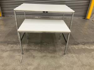 【2台1set】天板ホワイトのディスプレイテーブルが1set入荷致しました。　1set限定ですので、ご了承下さい。　
 ※マテハン本舗の中古商品は、千葉県柏市に在庫がございます。