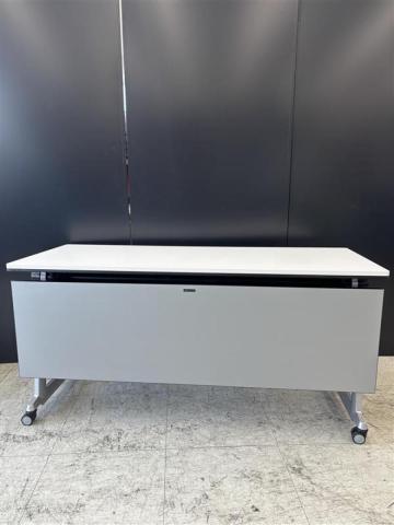 【中古】エレガスタ  オカムラ（okamura） スタックテーブル(長机/折りたたみ/会議用)