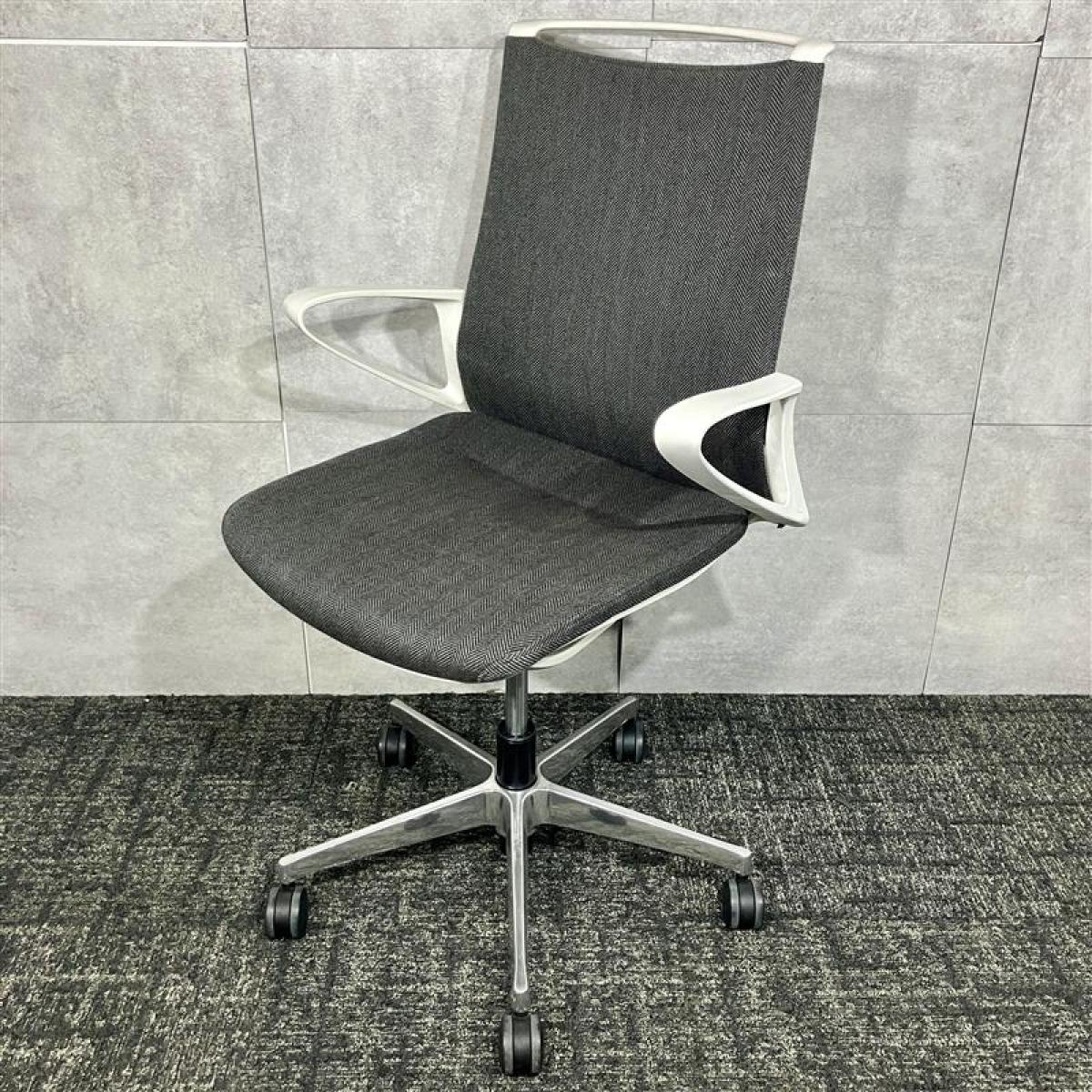 【福岡倉庫在庫品】オカムラ製の人気オフィスチェア(事務椅子)【モード/グレー】がご案内可能です！　＊福岡市で中古オフィス家具をお探しなら、オフィスバスターズ福岡南店へ！　#ゲーミングチェア　#格安
                        モード
                                    中古
            