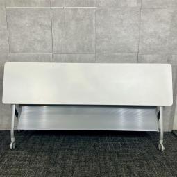 【福岡倉庫在庫品】コクヨ製のスタックテーブル(折りたたみ机/会議机)【エピファイ/ホワイト】がご案内可能です！　＊福岡市で中古オフィス家具をお探しなら、オフィスバスターズ福岡南店へ！