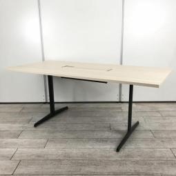 【4人～6人用の会議・打合せ用のテーブルとして最適！】■オカムラ(okamura)製　プレスタ(Bresta)シリーズ　ミーティングテーブル　会議用　W1750×D800㎜　■配線口あり　■天板：プライズウッドライト/T字脚：ブラック