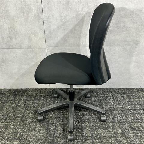【中古】リエットR CA25BW　FW1 イトーキ（ITOKI） 肘無ミドルバックチェア