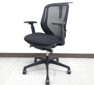 【前傾チルト機能付き】【オカムラ製品で最も人気を集める高機能チェア！】■オカムラ（okamura）製　シルフィ（Sylphy）チェア　肘付き　ローバック　背面メッシュ　■可動肘(新品付替え済み)　ハンガー付き　■ブラック