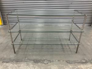 ガラス3段の展示台【大】【A】が1台入荷致しました！！　 ※マテハン本舗の中古商品は、千葉県柏市に在庫がございます。