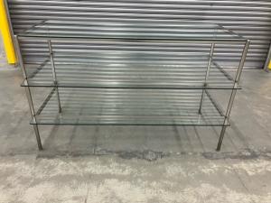 ガラス3段の展示台【大】【B】が1台入荷致しました！！　 ※マテハン本舗の中古商品は、千葉県柏市に在庫がございます。