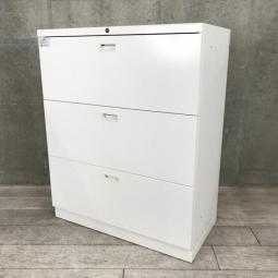【西】【入替セールにつき40%OFF！】■クロガネ(KUROGANE)製　■3段ラテラル書庫　■ローキャビネット　W900×D450×H1100㎜　■シリンダー錠　■カラー：ホワイト