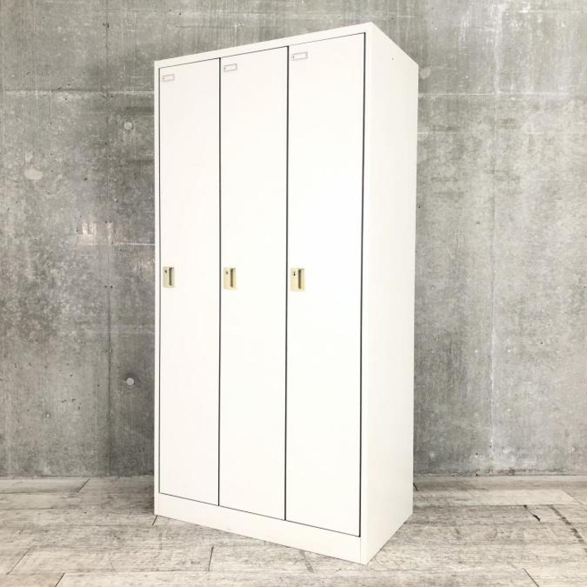 【ゆとりのある収納スペース！衣類や個人の荷物・貴重品の管理にオススメ！】■オカムラ(okamura)製　FZロッカーシリーズ　3人用更衣ロッカー　W900×D515mm　■シリンダー錠　■ライトスモーク
                        FZタイプ
                                    中古
            