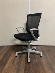 人気チェアのレアな背メッシュ入荷！！　オカムラ　エスクード(エスクードメッシュ)肘付き　ブラック　#岐阜#愛知#三重#静岡#CS在庫
