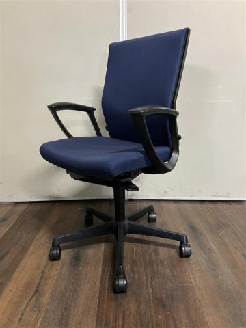 【中古】エスクード  オカムラ（okamura） 肘付ハイバックチェア