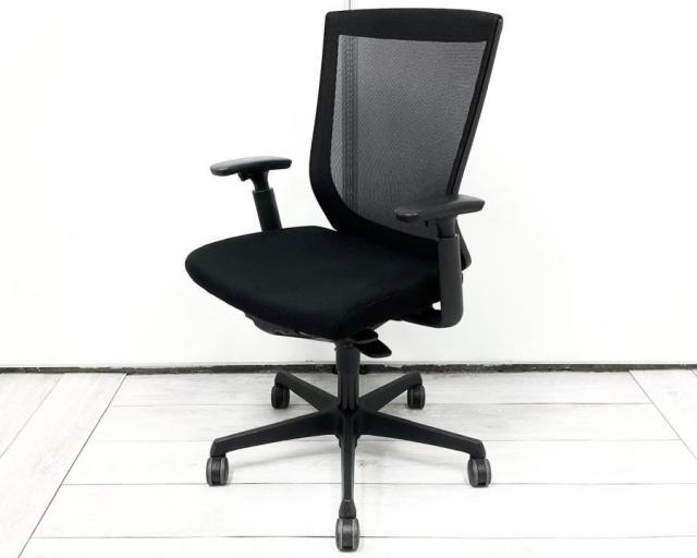 【中古】エスクードメッシュ  オカムラ（okamura） 肘付ハイバックチェア