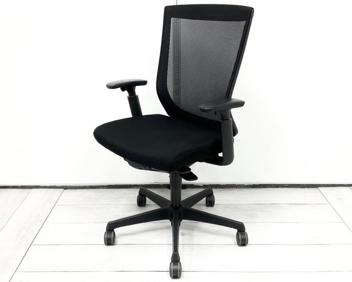 【在庫入替えセール！】【からだにフィットする立体的なカーブのメッシュ！スタンダードクラスで人気上位のワーキングチェア！】■オカムラ(okamura)製　エスクード(ESCUDO)チェア　肘付ハイバック　背面メッシュ　■可動肘　■ブラック【AD】
                        エスクードメッシュ
                                    中古
            