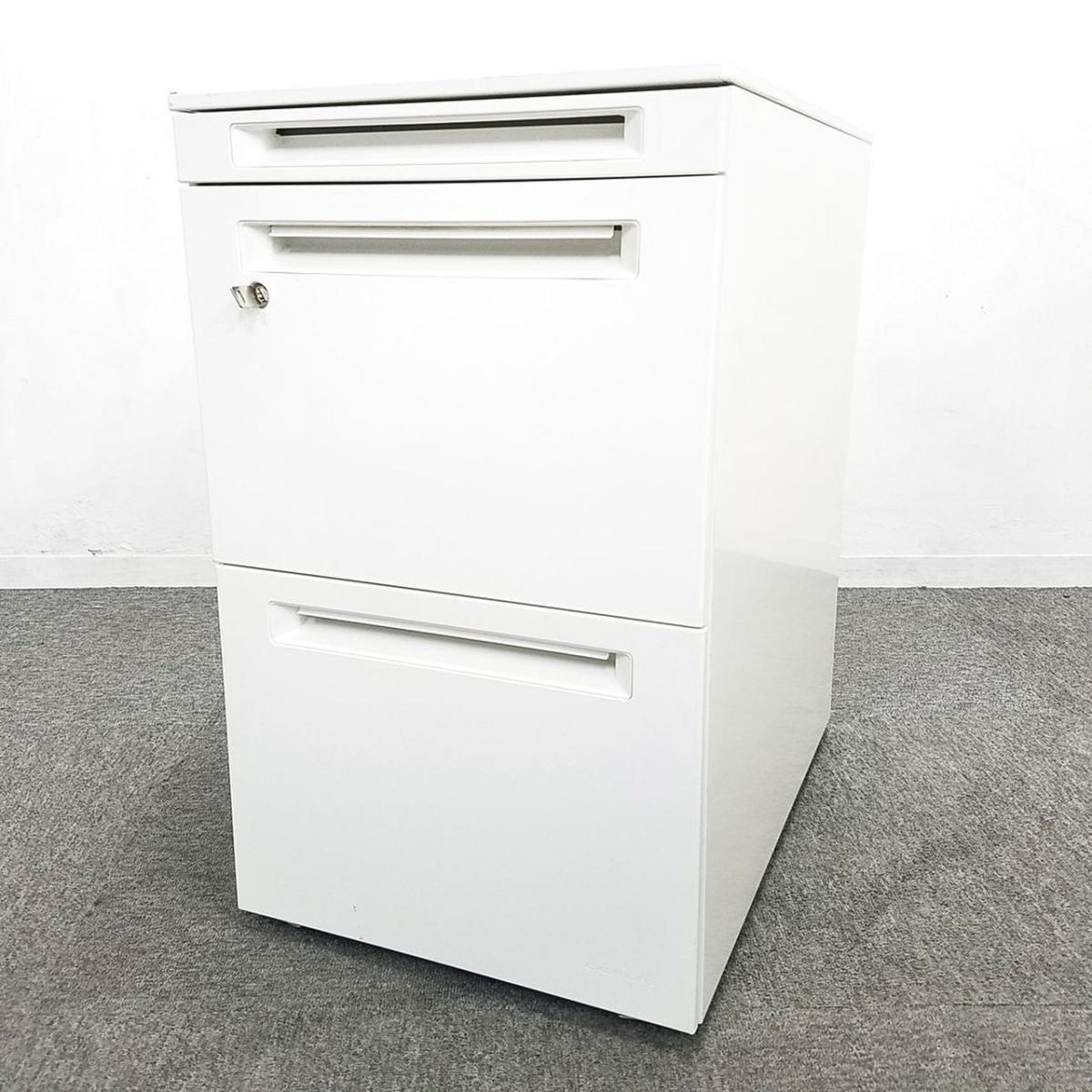 オカムラの現行品3段ワゴンが5台入荷。増員をお考えのお客様はデスクとセットでさらにお買い得に。※高さ注意
                        アドバンス
                                    中古
            