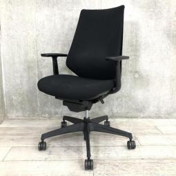 【定価約9万円】【体格差に応じた最適サポートを実現！心地よい座り心地とスタイリッシュなデザイン！】■コクヨ（KOKUYO）ハイバック肘付き　■クッションタイプ　固定肘　■ブラック