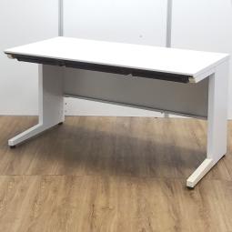 ★コクヨ製　アイエス　ホワイト　W1400xD700xH720サイズ　引出し付　ワークスペース広々！　足元ゆったりの幅1400サイズ！　W1400平机！！