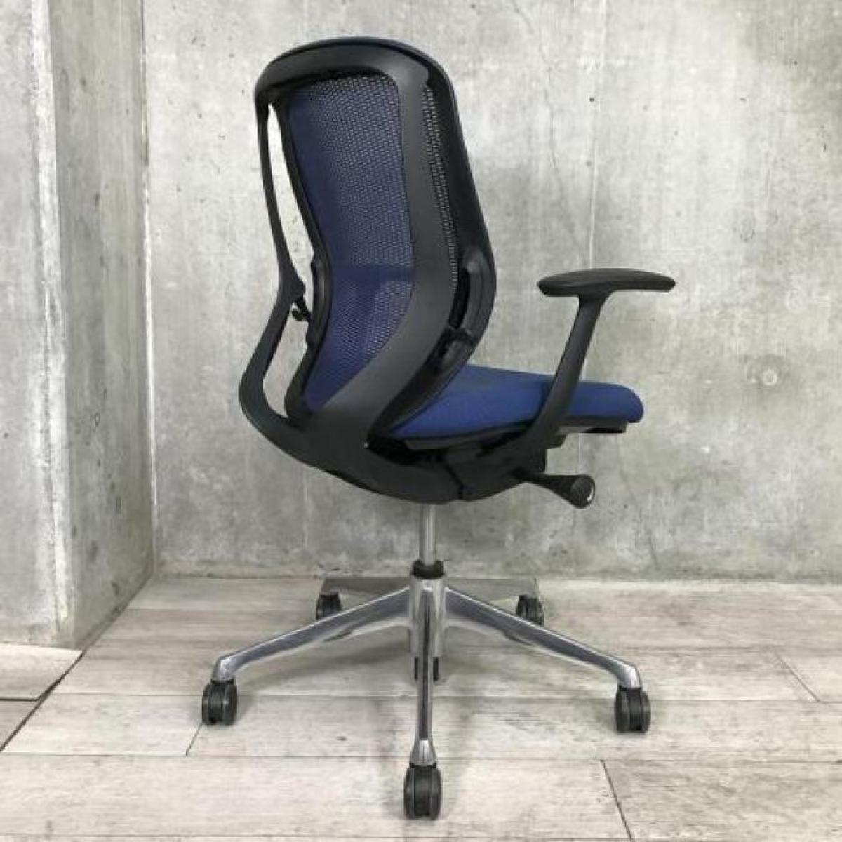 at　オカムラ　シルフィーチェア　ローバック　固定肘　前傾機能　メッシュ　中古品 中古】シルフィーメッシュ オカムラ/okamura 肘付ローバックチェア