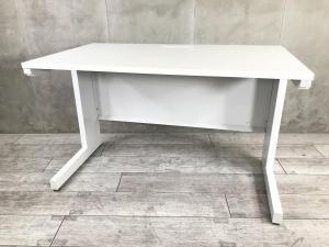 【在庫入替セール】【1台限定】【高品質で使いやすい！国産ワークデスク！定番サイズの幅1200㎜】■ウチダ（UCHIDA）製　スカエナシリーズ　平机　※引き出し無し　W1200×D700×H720㎜　■配線Sタイプ　■ホワイト【K6】