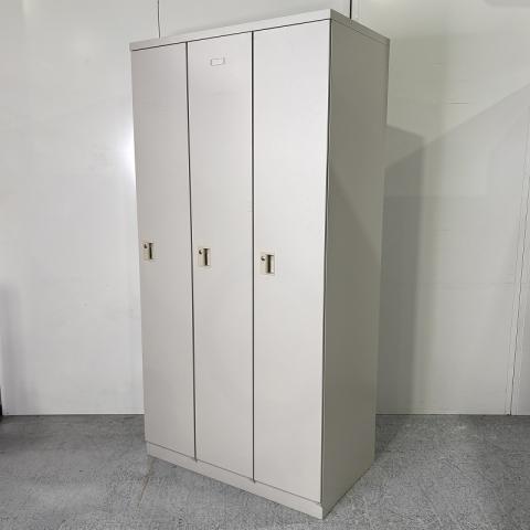 【中古】FZタイプ 4573KC Z13 オカムラ（okamura） 3人用更衣ロッカー
