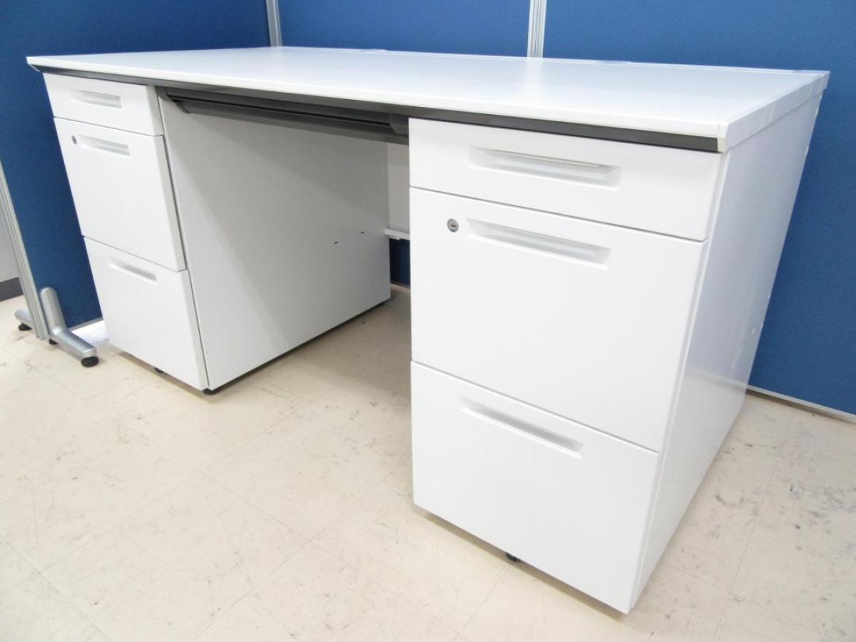 ★コクヨ製　アイエス　ホワイト　W1400xD700xH720サイズ　シリンダー　収納スペース充実・机上をスッキリ整理！　上長席にもオススメ！　 両袖机！！
                        iSシリーズ
                                    中古
            