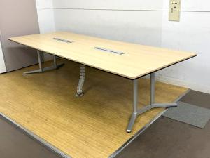 【定価50万円以上】オカムラ　ラティオⅡ　会議用テーブル　天板：ナチュラル　脚：シルバー　配線付き　W3200の大型サイズ　8～10名様ほどで使用可能【愛知・名古屋・豊田・静岡・浜松】
