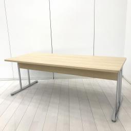 【カフェのようなオシャレな空間を演出！リフレッシュスペースなどにもお勧め！】■オカムラ（okamura）製　ミーティングテーブル　角テーブル　W1800×D750㎜　■天板：木目ナチュラル【AD】