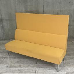 【2～3人用ソファ】【レイアウト次第でオフィスのあらゆるシーンで活躍！ミーティングブース、休憩スペースなどに】■オカムラ製　3人用ソファー　■イエロー　■ハイバック　【ABW商材】【関東倉庫在庫品】【弊社使用欄：A01077903】