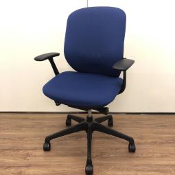 【倉庫在庫品】ＯＡチェア　肘付　固定肘　オカムラ　シルフィ　前傾　ブルー　人気　クロス